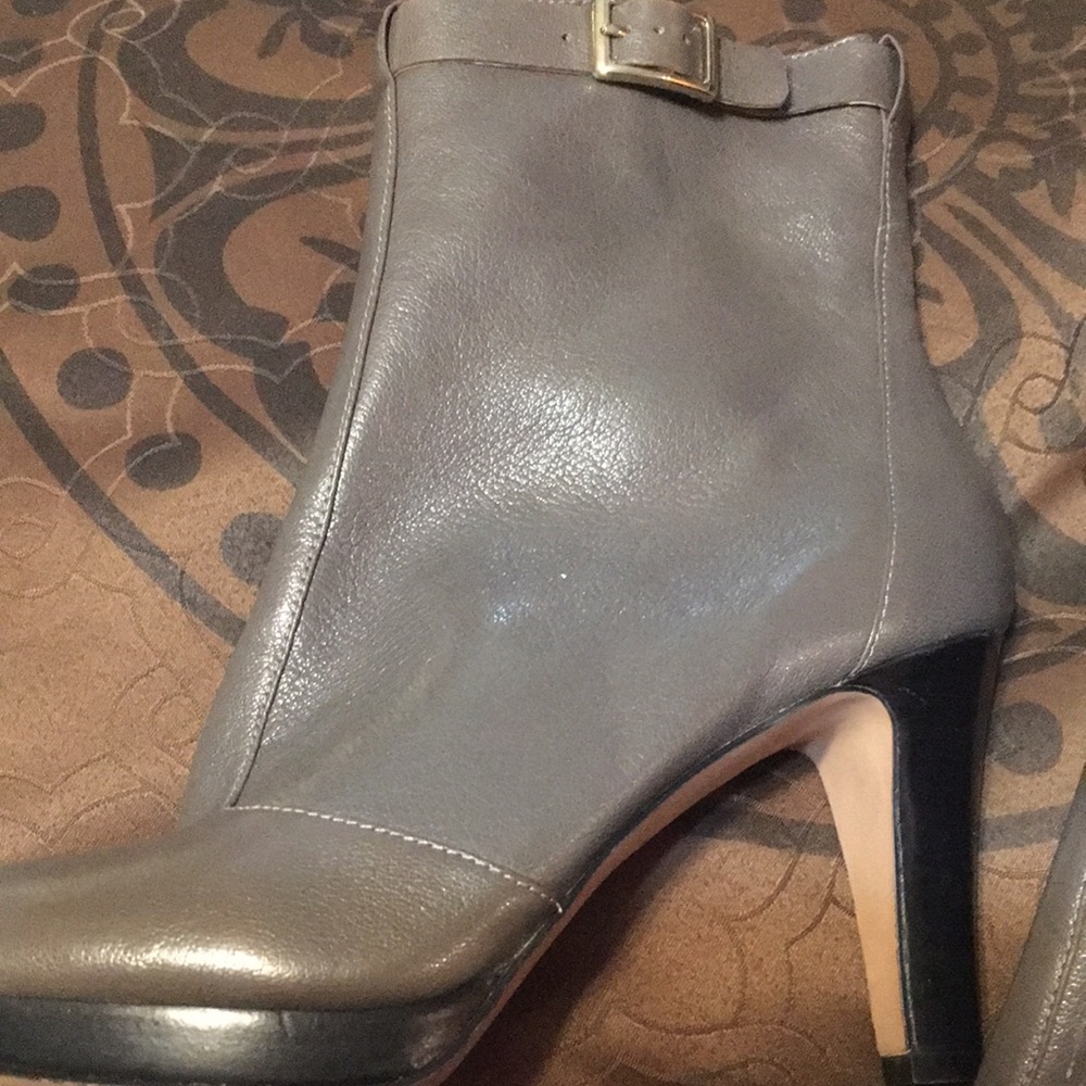 NINE WEST sz 9 grey leather boots! Gorgeous!!